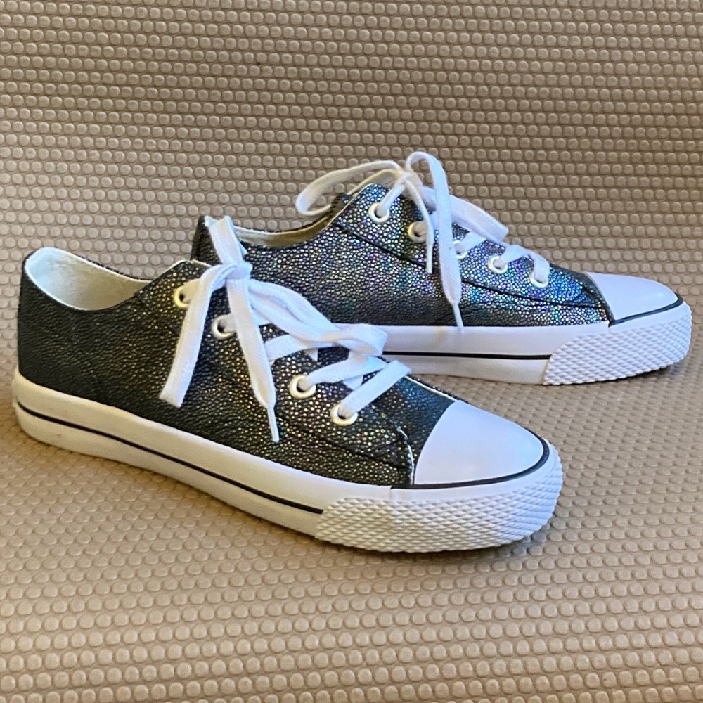 LAST CALL available only thru 1/14 - NEW Airwalk sneakers, women’s 8.5. EUR39.5